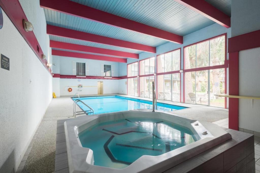 Riviera Village Green Hotel Complex Вернон Екстер'єр фото